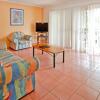 Отель at Beach Court Holiday Villas, фото 5