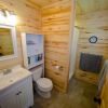 Отель Bank of Alpine - 2 Br Cabin, фото 10