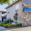 Отель Travelodge by Wyndham Fresno Yosemite Area, фото 1