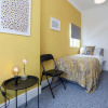 Отель Cosy Home Near Station, Parking, Netflix, Sleeps 5, фото 1