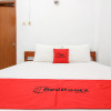 Отель RedDoorz Plus near Alun Alun Selatan, фото 18