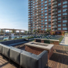 Отель Bluebird Suites near Newport Center, фото 23