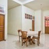 Отель OYO 2061 Rizki Dhira Guest House Syariah, фото 13