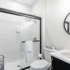 Отель Rideau 2Br Signature Apartment Free Parking 2, фото 8