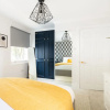 Отель The Victoria Gardens - Bright & Modern 2BDR next to Victoria Station, фото 10