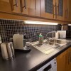 Отель Lovely 3-bedroom Apartment Near City Center, фото 14