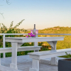 Отель Spaciousviewsbalcony2-bedroomsen-suitenetflix, фото 8