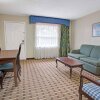 Отель Howard Johnson Express Inn And Suites Lakes Front, фото 15