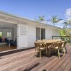 Отель Stunning Sunshine Beach House In Prime Location 31 Ferguson Street, фото 7