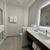 Отель Holiday Inn Express & Suites Ft. Smith Airport, an IHG Hotel, фото 5