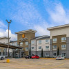 Отель La Quinta Inn & Suites Fayetteville, фото 1