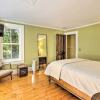 Отель Classic Roxbury Home w/ Picturesque Backyard!, фото 5