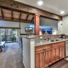 Отель Instagrammable Townhome Steps From Lake Tahoe â€“ Sleeps 10! 4 Bedroom Townhouse by RedAwning, фото 12