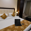 Отель OYO Premium JHV Mall Cantonment, фото 4