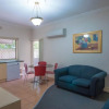 Отель Hampton Court Apartments, фото 10