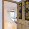 Отель Fabulous 4 Bed House With Garden in Fulham, фото 22
