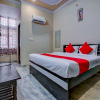 Отель OYO 15892 Friends Residency, фото 15