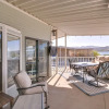 Отель Lake Havasu Cottage: Mountain Views & Beach Access, фото 9