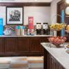 Отель Hampton Inn & Suites Cleveland-Beachwood, фото 24