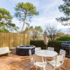 Отель Forest flat / Terrasse-spa-bbq-10min à pieds de la plage, фото 12