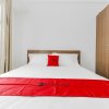 Отель Reddoorz @ Apartement Margonda Residence 5, фото 2