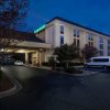 Отель La Quinta Inn & Suites by Wyndham Charlotte Airport North в Шарлотте