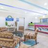 Отель Days Inn & Suites by Wyndham Madisonville, фото 4