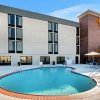 Отель La Quinta Inn & Suites by Wyndham Columbus MS в Колумбусе