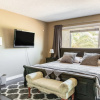 Отель Covello 3 Br W/ Backyard North Hollywood 3 Bedroom Home by RedAwning, фото 4