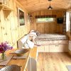 Отель Remarkable Shepherds Hut in a Beautiful Location в Лонгфоргане