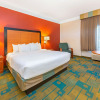 Отель La Quinta Inn & Suites by Wyndham USF (Near Busch Gardens), фото 4