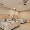 Отель Luxe 4 Bdrm W/pool and Spa on Golf Course Lot!, фото 4