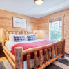 Отель Fontana by Avantstay Gorgeous Mountain Cabin w/ Views, Hot Tub & Game Room!, фото 22