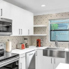 Отель Luxe 3/2 Private Home W/bbq, Gazebo & Free Parking!, фото 7