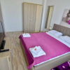 Отель Lux Tropical Garden Apartment Mamaia Nord, фото 2
