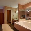 Отель The Parkwood Inn & Suites, фото 9