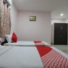 Отель OYO 17279 Royal Inn Hotel, фото 11