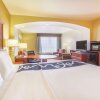Отель La Quinta Inn & Suites by Wyndham Bentonville, фото 18