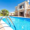 Отель Villa Eufrosini: Large Private Pool, Walk to Beach, Sea Views, A/C, WiFi, Car Not Required          , фото 4