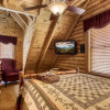 Отель Er20 - Eagles Roost Great Location! - Close To Town! 4 Bedroom Cabin by RedAwning, фото 32