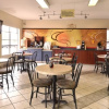 Отель HomeTowne Studios by Red Roof San Antonio E - Frost Bank Center, фото 15