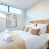 Отель Waiata Beach House - Onetangi Beach, фото 3