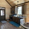 Отель Standing Bear 0 Bedroom Cabin, фото 9