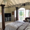 Отель Retreat Guesthouse Luxury Suites, фото 5