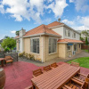 Отель Elegant 6 Bedroom Home in East Auckland, фото 15