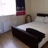 Отель Congleton Grove Vacation House в Лондоне