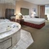 Отель Delta Hotels by Marriott Edmonton Centre Suites, фото 41