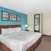 Отель Clarion Inn & Suites DFW North, фото 13