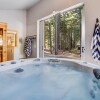 Отель Homewood by Avantstay Amazing Family Cabin w/ Hot Tub & Sauna, фото 14