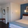 Отель Oceanside Inn and Suites, фото 2